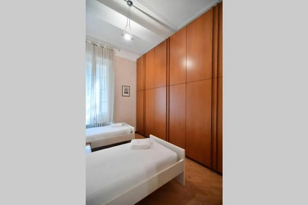 Lägenhet Ampio Appartamento Milano Centro Crocetta